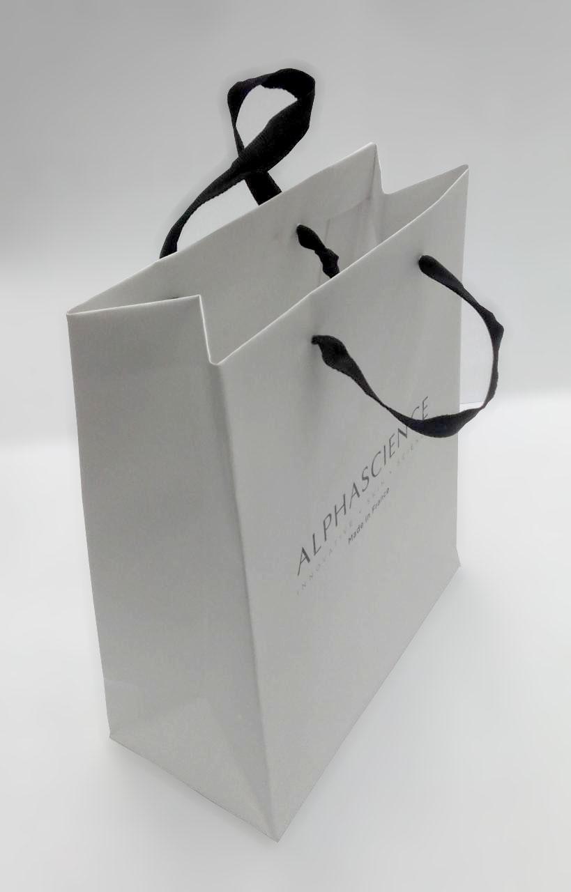 Bolsas de papel couche personalizadas para joyería y cosméticos